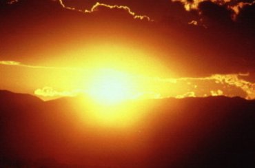 На Солнце произошел мощный выброс плазмы: чем вспышка грозит Земле