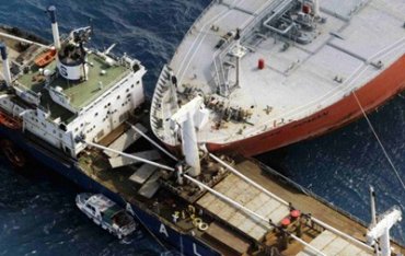 В Китайском море столкнулись два судна , есть пострадавшие.
