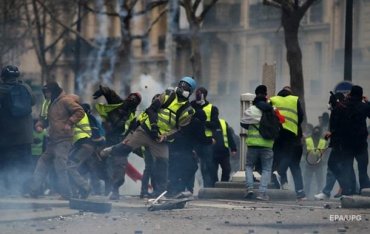 Франция вводит новый закон для борьбы с протестами