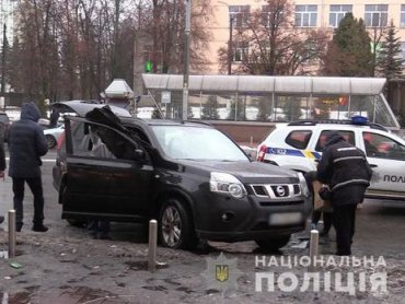 В Киеве неизвестные украли у мужчины сумку с $40 тыс. и 350 тыс. грн