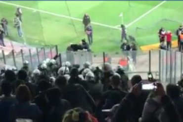 В Греции полицейские жестко побили фанатов «Динамо»
