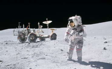 NASA спешно отправляет людей на Луну