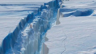 От Антарктиды откололся крупнейший за всю историю айсберг