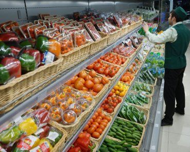 Украинцев «кормят» просроченными продуктами из ЕС