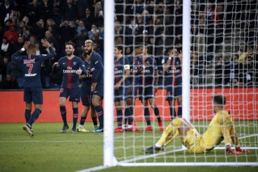 В матче чемпионата Франции соперник ПСЖ забил три автогола за 6 минут