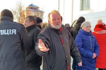 Священник УПЦ МП открыл стрельбу по людям возле храма