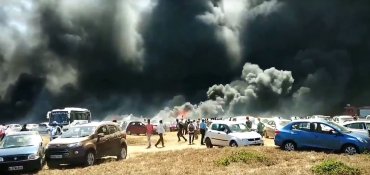 Пожар уничтожил почти 300 машин и мотоциклов на индийском авиашоу