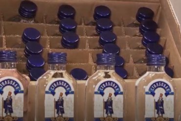 Голланские таможенники конфисковали 90 тысяч бутылок российской водки