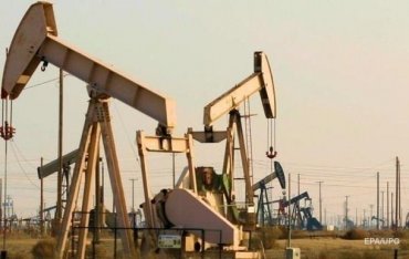Цена на баррель нефти опустилась ниже $54