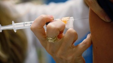 Американский доктор покончил с собой, потому что был против прививок?