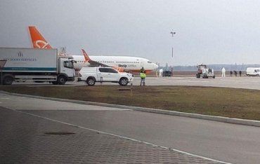 Самолет с украинцами из Китая приземлился в Борисполе