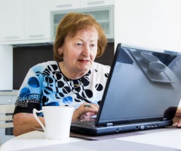В Украине научат пенсионеров пользоваться соцсетями