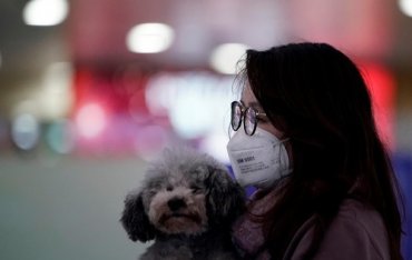 Число жертв китайского коронавируса превысило 2300
