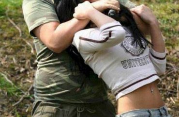 В чернобыльском лесу в извращенной форме изнасиловали туристку-девственницу из России