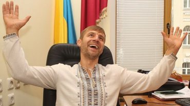 Народный депутат Украины прошлого созыва таксует в Киеве