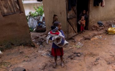 На Мадагаскар обрушился циклон “Батсирай”: почти 50 тысяч людей эвакуировали, 10 погибли
