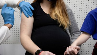 У детей вакцинированных во время беременности женщин вырабатываются антитела к COVID-19