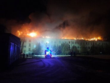 В Киеве ночью загорелась гимназия восточных языков: пожар потушили только под утро