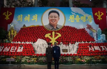 Ким Чен Ын строго наказал садовников, у которых не зацвели цветы ко дню рождения его отца