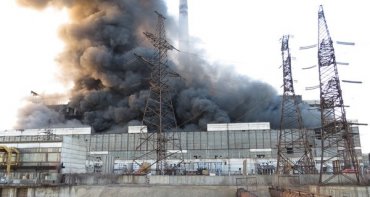Снаряд боевиков влетел в Луганскую ТЭС: загорелись два трансформатора. Видео