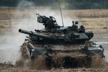 Российские танки, которые шли на Киев, остановили под Иванковом