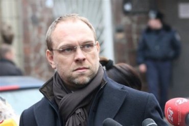 Нардеп Власенко будет просить политического убежища во Франции