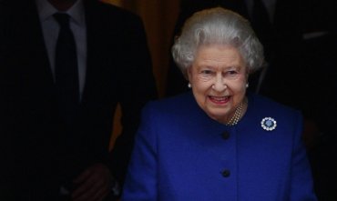 Королеву Великобритании Елизавету II положили в больницу