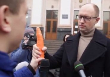 Яценюк пригрозил журналисту «засунуть в ж***» морковку