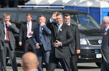 Януковича охраняют не от оппозиции, а от своих