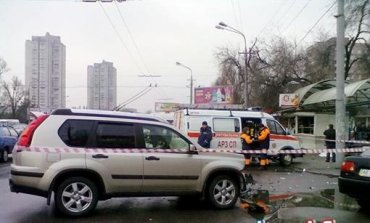 В Днепропетровске машина насмерть сбила четверых человек на остановке автобуса