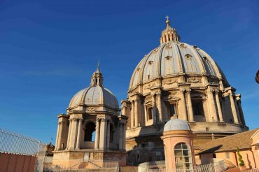 Полиция уговорила албанца не прыгать с купола собора Святого Петра в Ватикане