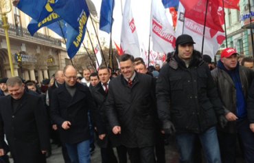 «Вставай, Украина!» в Ивано-Франковске: три лидера и тысячи украинцев