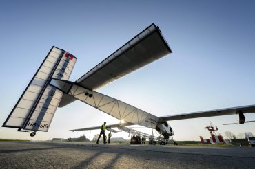 Самолет на солнечных батареях совершит кругосветный полет