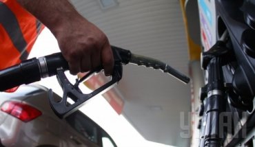 АЗС ощутимо снизили цены на бензин