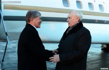 Президент Киргизии уже прилетел в Петербург для встречи с Путиным