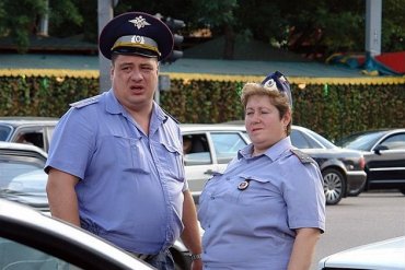 В РФ полиция избила человека за веселый вид