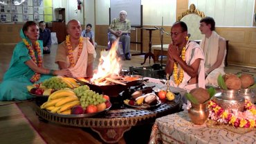 У индуистов начался праздник Гаурапурниму