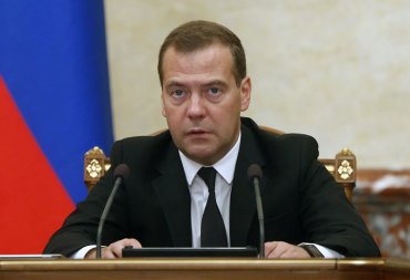 Медведев призвал россиян не ждать отмены санкций