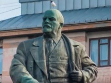 В России замироточил памятник Ленину