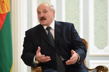 Лукашенко потребовал от чиновников срочно трудоустроить своих любовниц