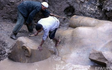 В Египте среди мусора нашли огромную статую Рамзеса II