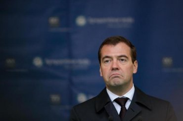 Уйдет ли Медведев в отставку