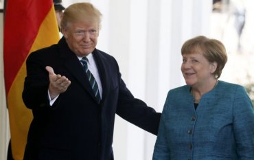 Перед встречей с Трампом Меркель почитала Playboy