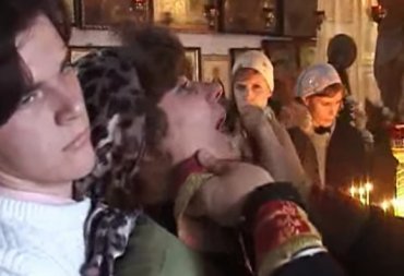 В монастыре РПЦ школьникам показали сеанс изгнания бесов
