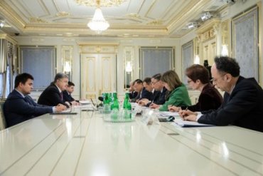 Порошенко договорился с послами «Большой семерки» продолжать давление на Россию