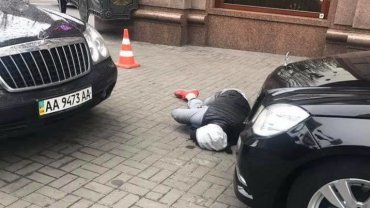 Почему убийца Вороненкова был в красных кроссовках