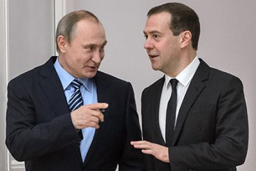 Конфликт в Кремле: Путин уходит, Медведев — и.о.