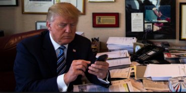Трамп начал пользоваться iPhone