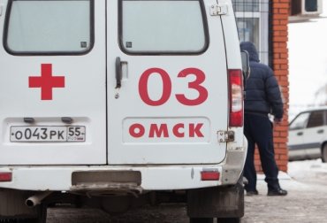 В России женщина, собравшаяся за водкой, застряла в решетке окна и умерла