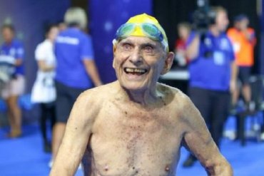 99-летний пловец из Австралии установил мировой рекорд